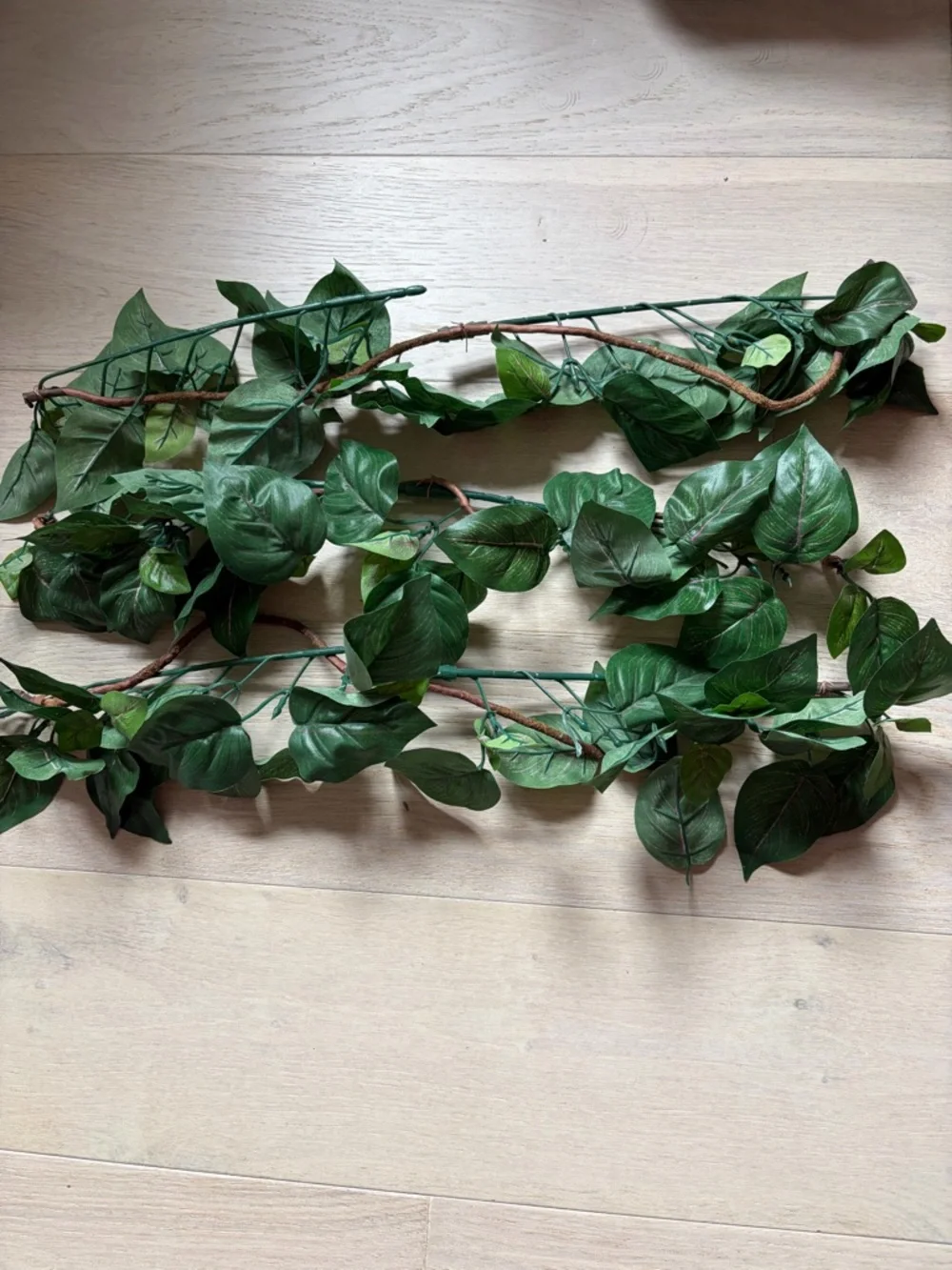 Artificial Ivy Garland - Green Faux Vine for Home & Holiday Décor